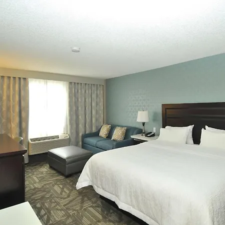 Hampton Inn & Suites By Hilton Calgary-Airport-3